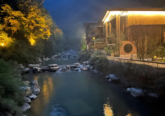Chongqing Private Tour: Mountain City, Yangtze Views & Hotpot Nights